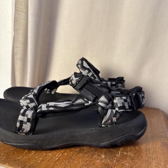 Teva Hurricane Sandals Women US 6 Geometric Black Universal Adjustable Strap - Picture 3 of 11